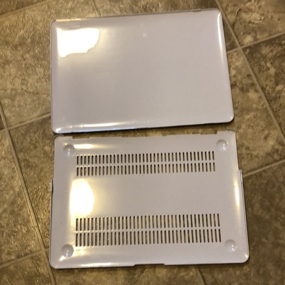 Mac book pro case size 13x9 in - Picture 2 of 4